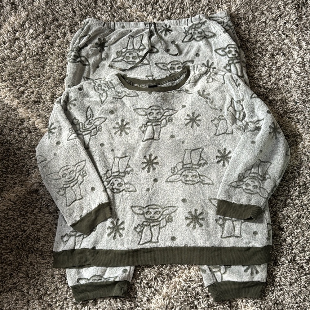 Star Wars The Mandalorian Grogu Womens 2-Piece Plush Fleece Jogger Lounge Set